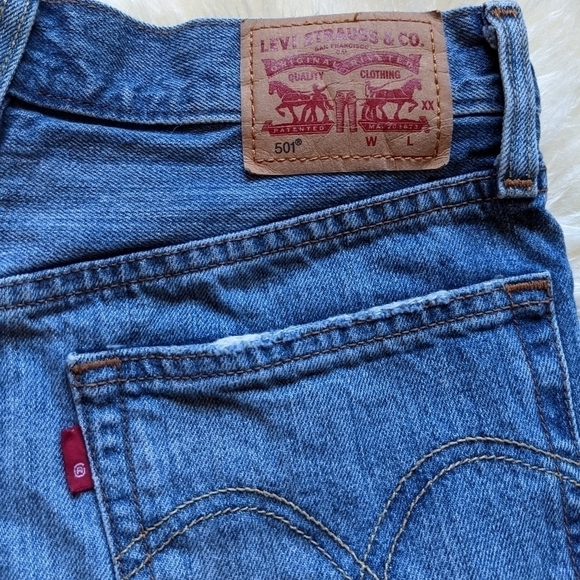 Levi's 501 high rise cut off denim Jean shorts - Picture 6 of 7